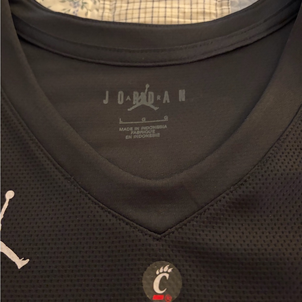 Cincinnati Bearcats Jordan Basketball Jersey, Size Large - Picture 3 of 4
